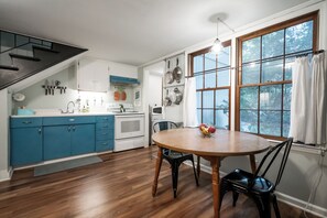 Fridge, microwave, oven, stovetop - Walk to Everything from the 5 Points Carriage House! (Athens)