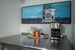 Interior - Walk to Everything from the 5 Points Carriage House! (Athens)