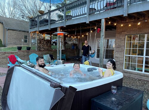 Living the LAKEFRONT Dream on Beaver Lake. Hot Tub!
