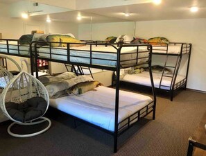 3 slaapkamers, een strijkplank/strijkijzer, wifi, beddengoed