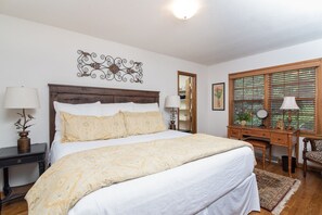 3 bedrooms, desk, iron/ironing board, WiFi