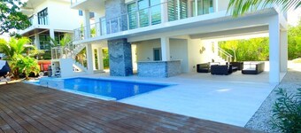 KEY LARGO BRAND NEW HOUSE WITH POOL & DOCKAGE