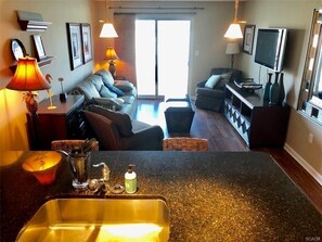 TV - Come see beautiful fall sunsets over the bay! Amazing off season rates! (Dewey Beach)