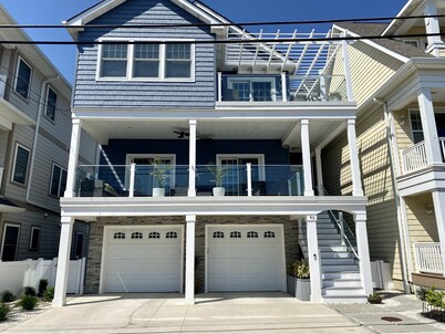 Brand new 2BR apartment steps from the beach 🏖 