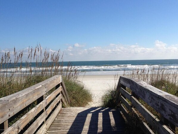 Beach nearby, sun-loungers, beach towels