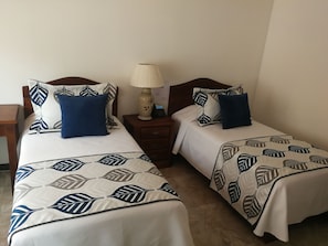 Standard Double Room, 2 Single Beds, Non Smoking, Connecting Rooms