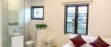 3 bedrooms, blackout curtains, iron/ironing board, bed sheets