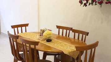 Basic House, 3 Bedrooms | In-room dining