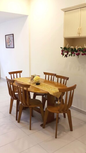 Basic House, 3 Bedrooms | In-room dining