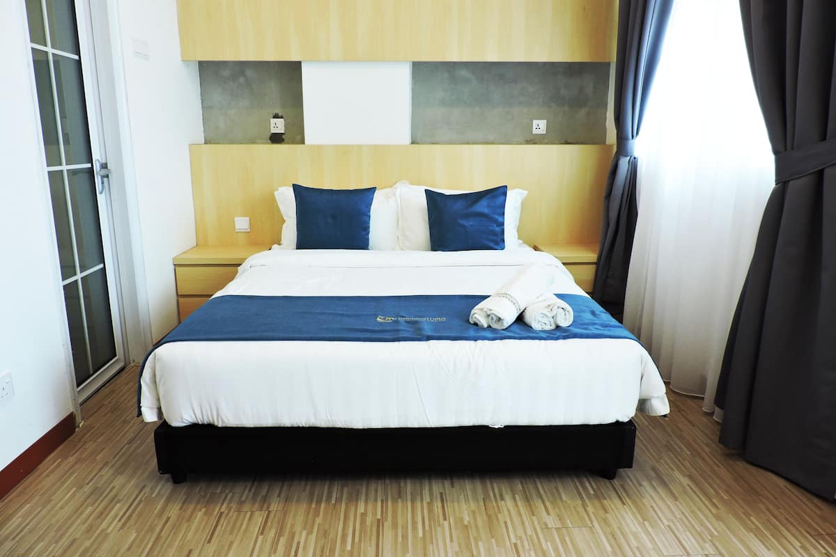 superior suite, 2 bedrooms | premium bedding, blackout curtains, iron/ironing board, free wifi