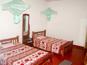 View from room - Nildiya Lanka Holiday Resort - Hostel (Polonnaruwa)