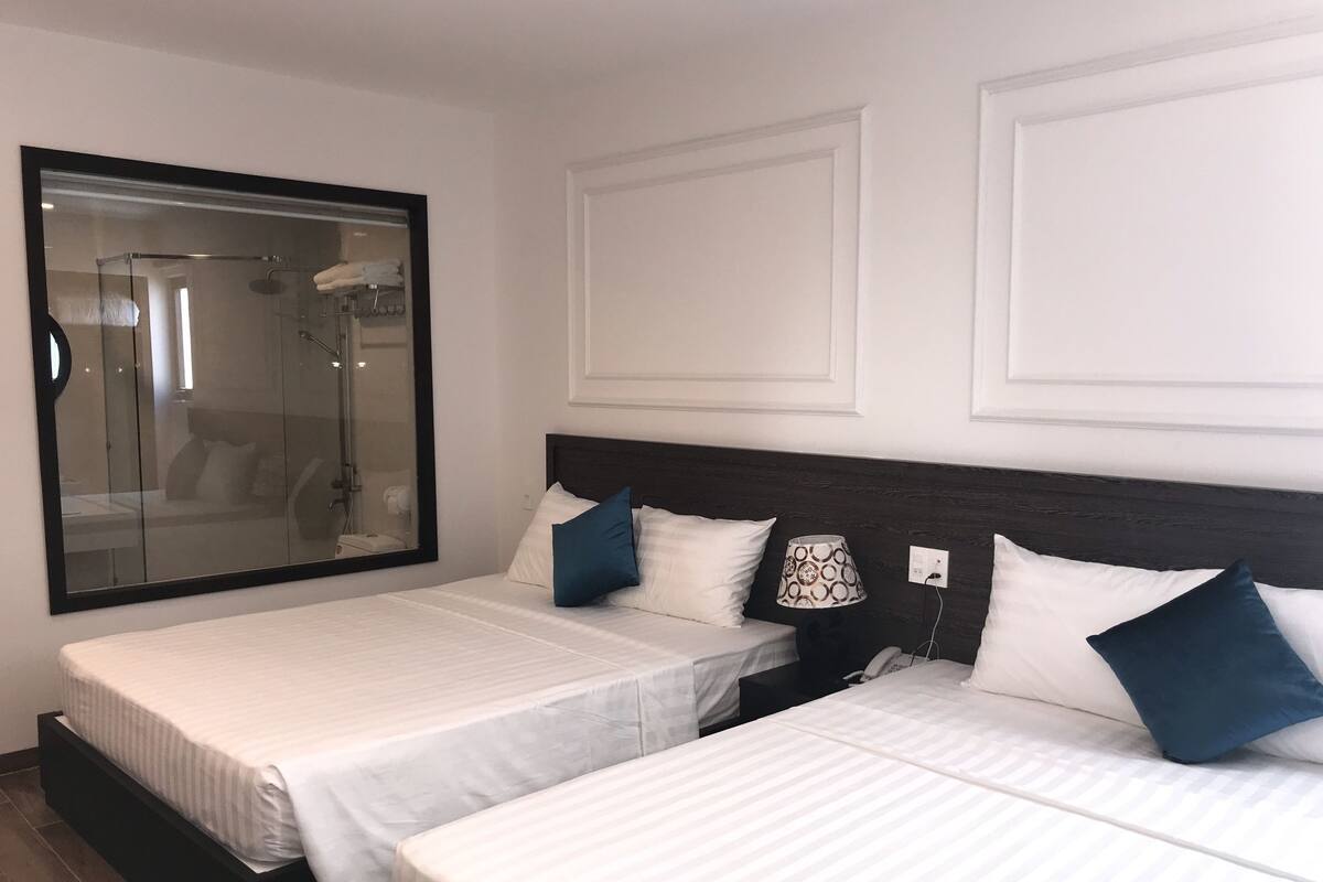 Premium bedding, minibar (some free items), in-room safe, desk