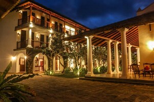 Fachada de la propiedad