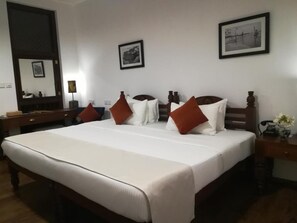 Minibar, in-room safe, desk, iron/ironing board