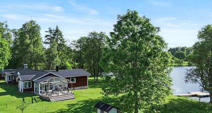 Awesome home in Ambjörnarp with WiFi