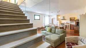 A spacious living area with a staircase, a dining area, and a kitchen. - Stunning home in Ponte Buggianese (Ponte Buggianese)