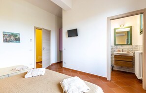 2 bedrooms, iron/ironing board, travel cot, free WiFi - Stunning home in Ponte Buggianese (Ponte Buggianese)