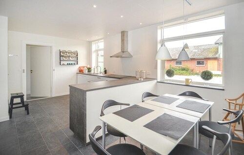 Nice home in Sakskøbing with WiFi