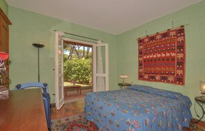 3 Schlafzimmer, Reisekinderbett