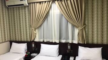 Quarto triplo | Escrivaninha, camas extras/dobráveis (sobretaxa), Wi-Fi de cortesia