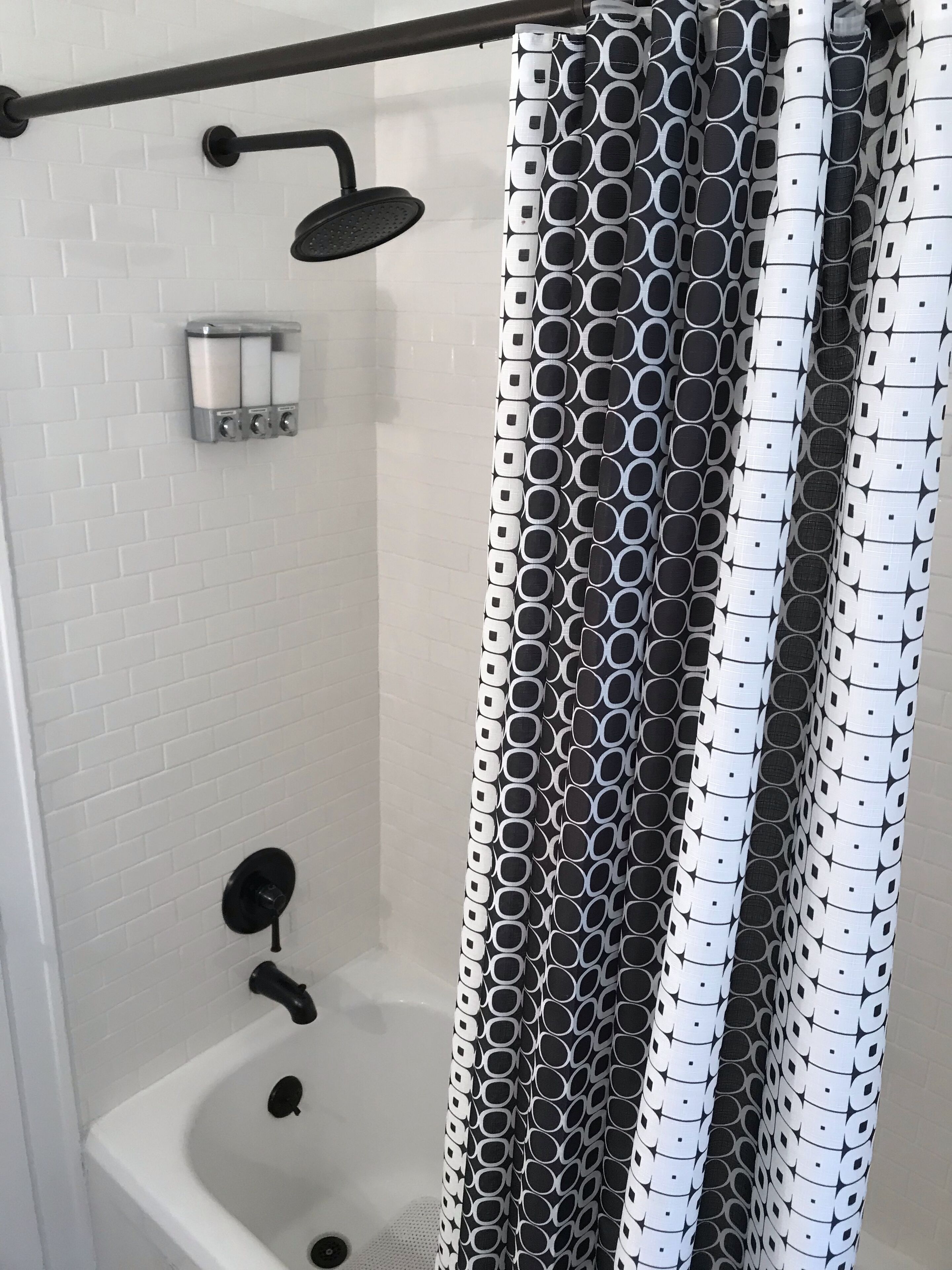 Combined shower/bathtub, hair dryer, towels, shampoo