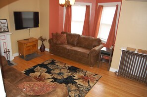 Smart TV - Historic Phelps Mansion;  main level Suite #1  (Decorah)