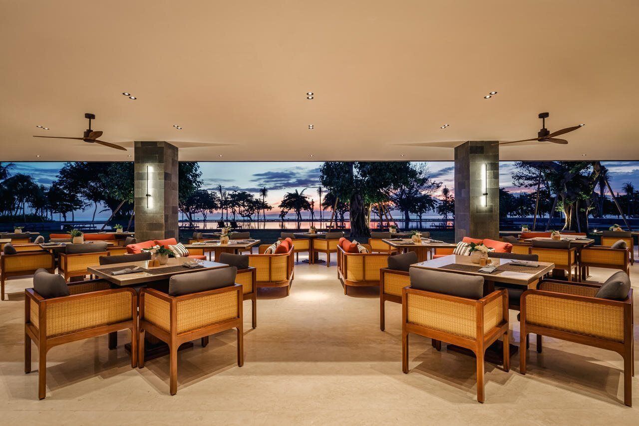 Breakfast, lunch, dinner served; Italian cuisine, beach views 