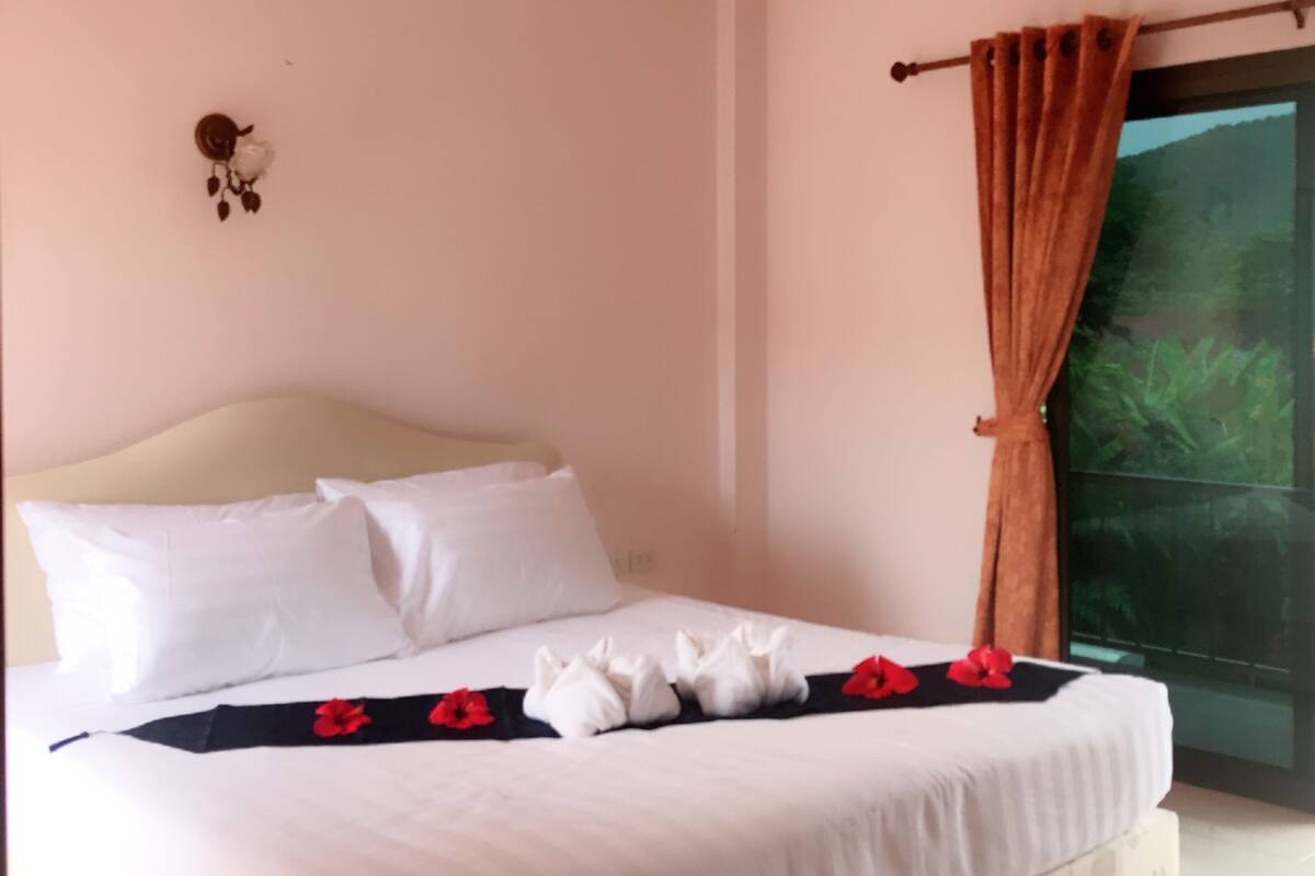 In-room safe, blackout curtains, rollaway beds, free WiFi