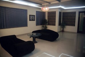 Lobby - THE WESTIN SUITES (Lahore)