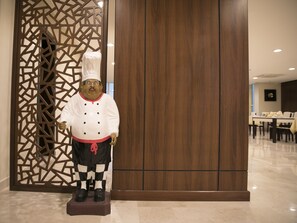 Desayuno continental (SAR 47 por persona) 