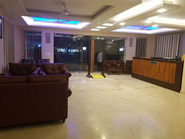 Lobby - Mira International (New Delhi)