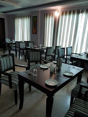 Breakfast area - Mira International (New Delhi)