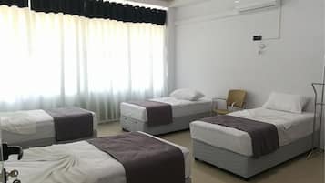 2-Bedroom Apartment  | 2 ห้องนอน, เตารีด/โต๊ะรีดผ้า, ผ้าปูที่นอน