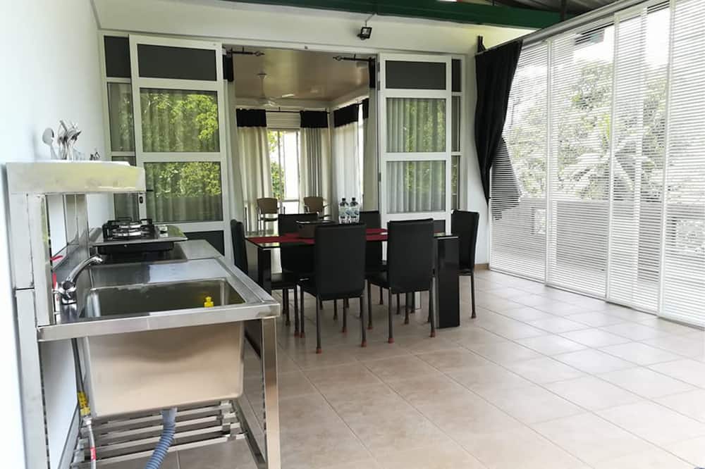 Thilini Hotel Apartment