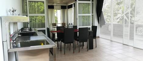 2-Bedroom Apartment | In-room dining