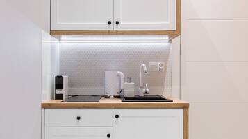 Suíte estúdio luxo, 1 cama Queen, para não fumantes, em edifício anexo | Café e/ou cafeteira