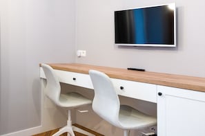 Studiosvit Deluxe - 1 queensize-sÀng - icke-rökare - annex | Memory foam-madrasser, mörklÀggningsgardiner och gratis wi-fi