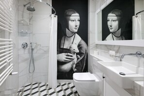Studio – deluxe | Bad | Dusj, regndusjhode, hårføner og håndklær