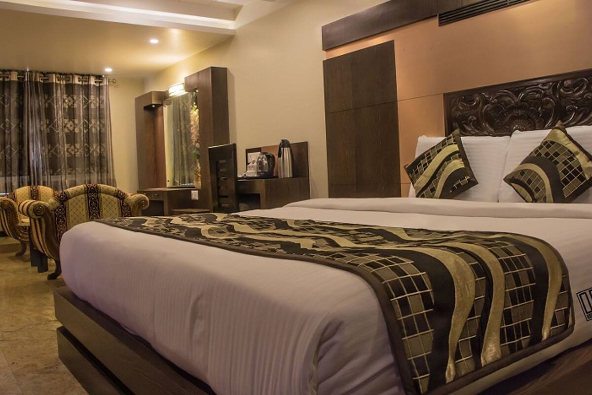 Rollaway beds (surcharge), WiFi (free)