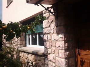 Exterior detail - Enjoy indian summer in beautifull south of France at discount price! (Prades)