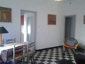 Dining - Enjoy indian summer in beautifull south of France at discount price! (Prades)