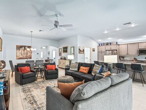 Smart TV - GAS GOLF CART WALK TO THE POOL BEAUTIFUL HOME IN FENNEY       THE VILLAGES FL (Wildwood)