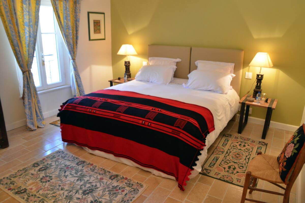 Camera Deluxe con letto matrimoniale o 2 letti singoli, bagno privato, vista parco | Biancheria da letto di alta qualità, materassi Select Comfort