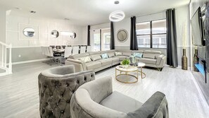 Casa, piscina privada (8 Bedrooms - 1429TH) | Sala d'estar | Televisor de pantalla plana