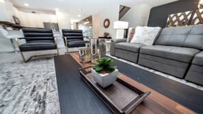 Casa, piscina privada (9 Bedrooms - 8813CB(DRV)) | Decoració individual, mobiliari individual i planxa i posts de planxar