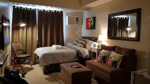 Escritorio, insonorización, wifi gratis y ropa de cama