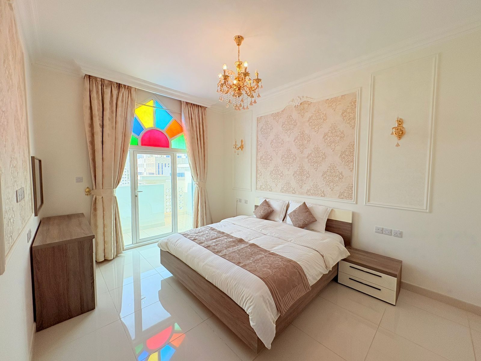 Executive-værelse - 1 kingsize-seng | Pengeskab på værelset, skrivebord, arbejdsområde til bærbare computere