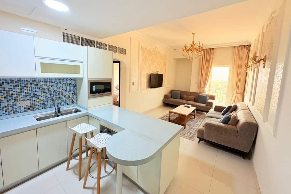 Suite, 1 Bedroom | Living room