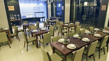 Daily continental breakfast (OMR 3.5 per person)