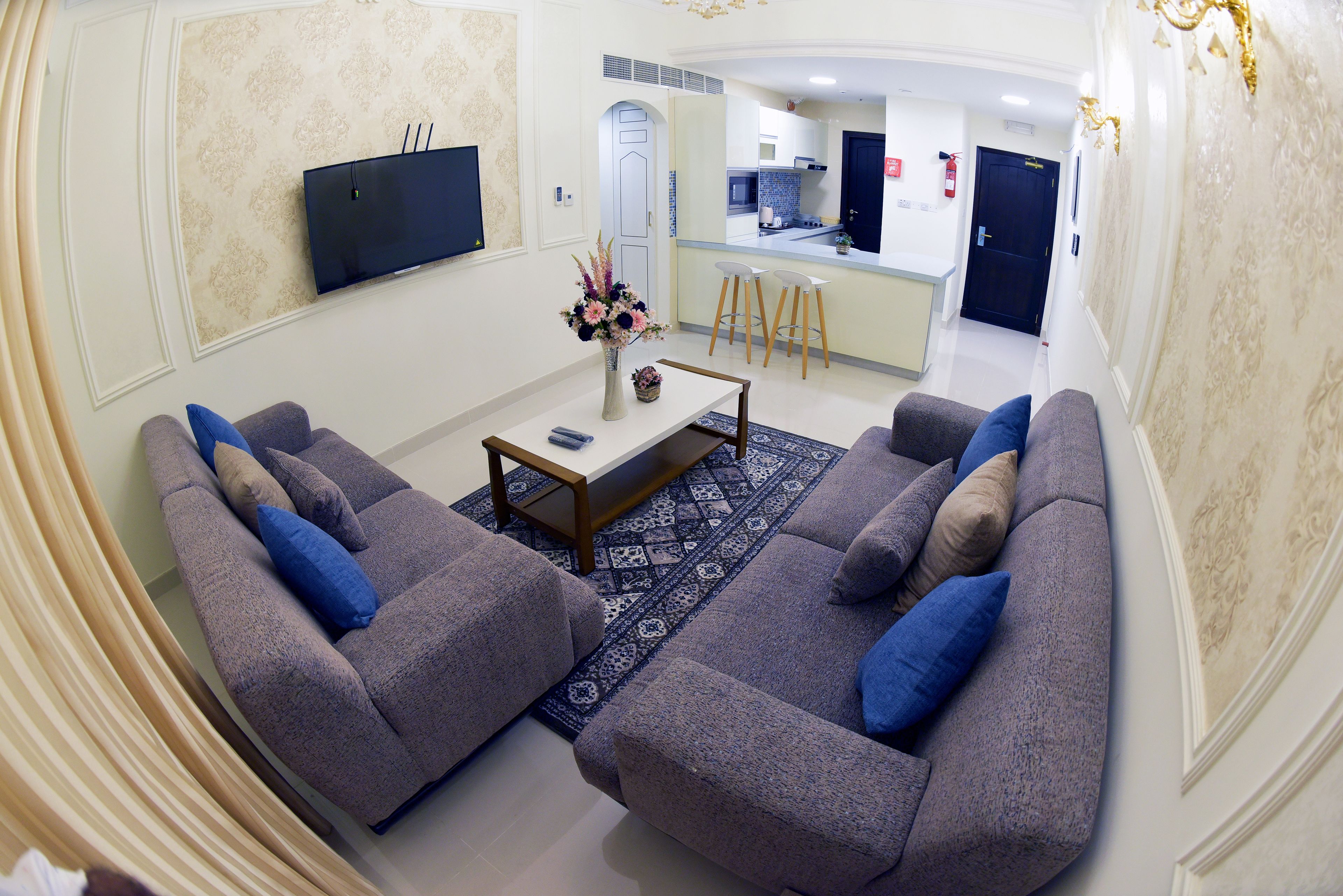 suite, 1 bedroom | living room | 42-inch lcd tv with satellite channels, tv